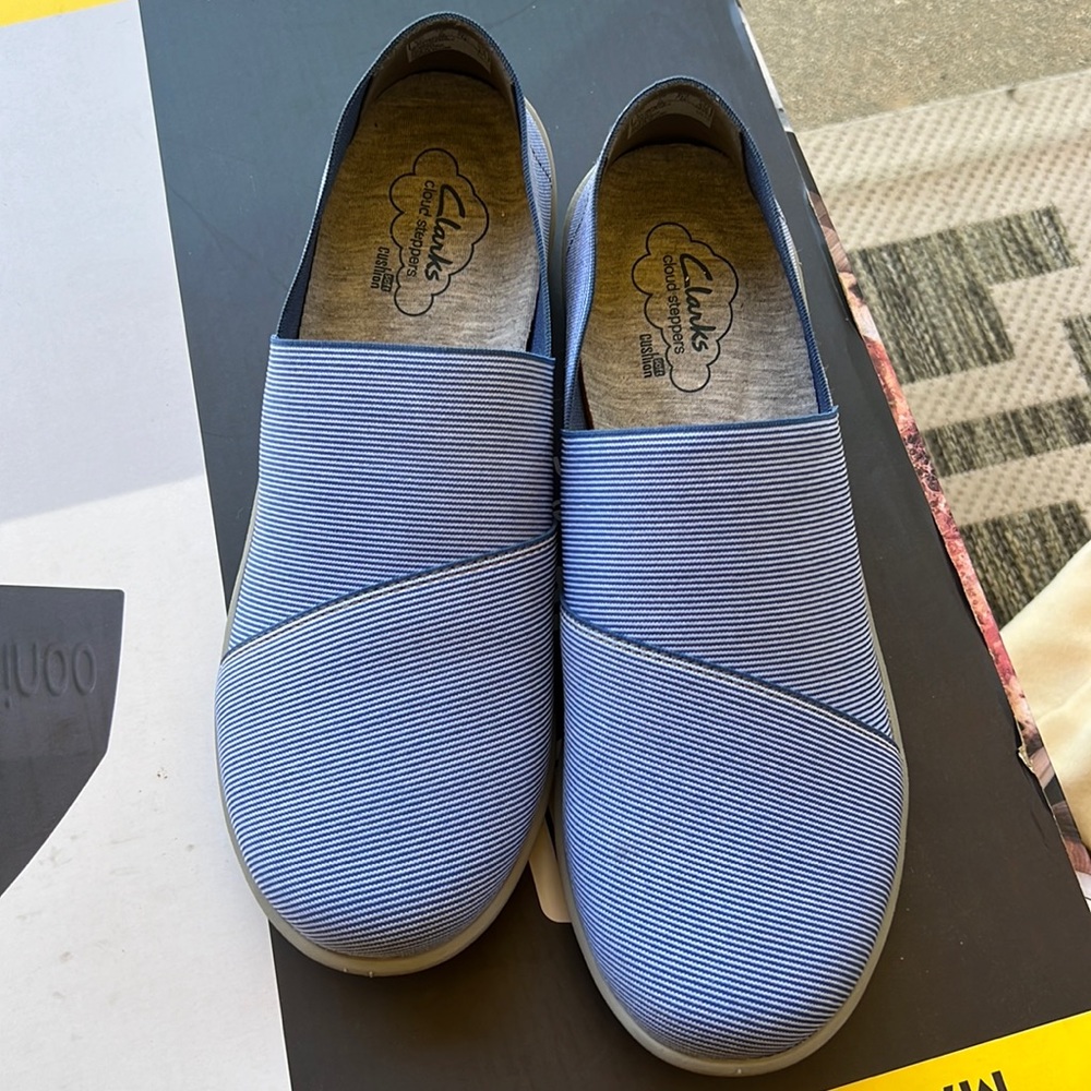 Clark’s-cloud steppers cushion soft slip on shoes size 7